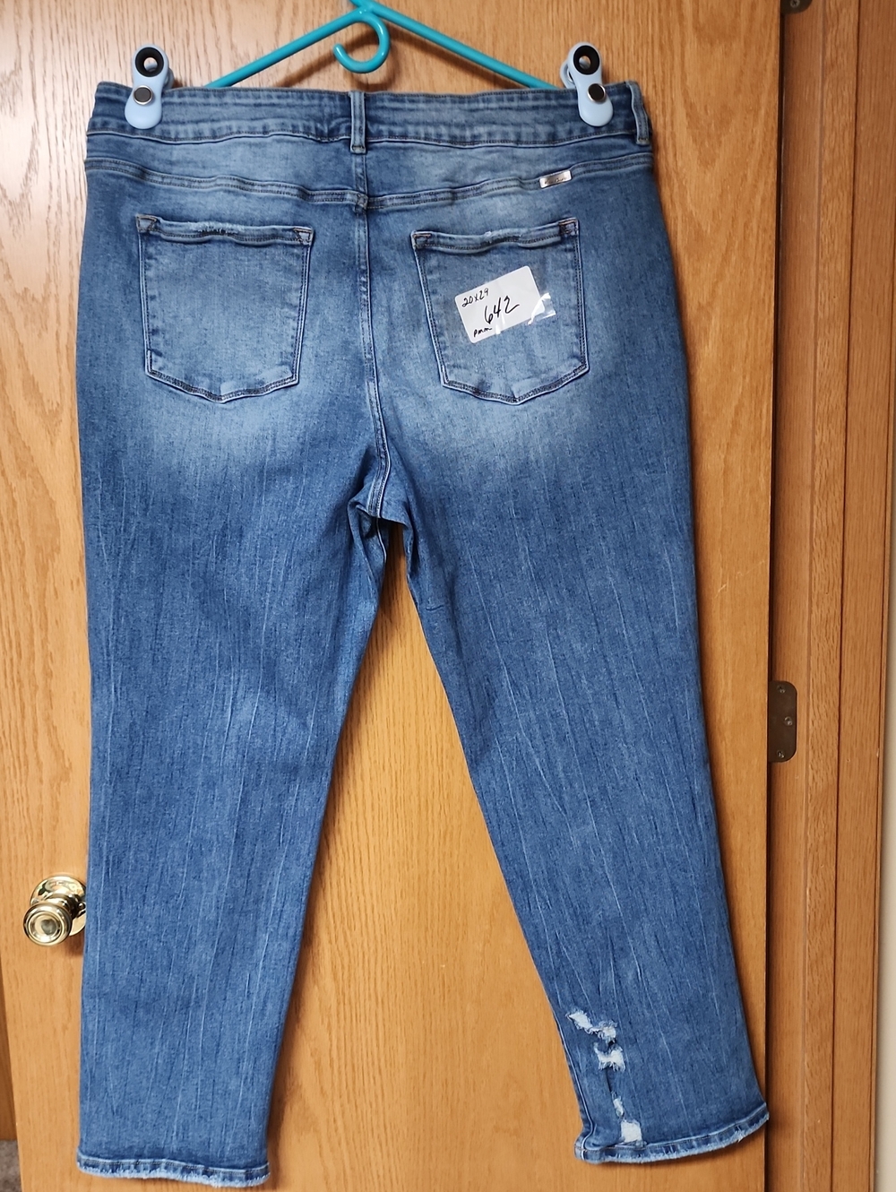 KanCan Jeans in Mid Blue Wash womens 20x29 number 642